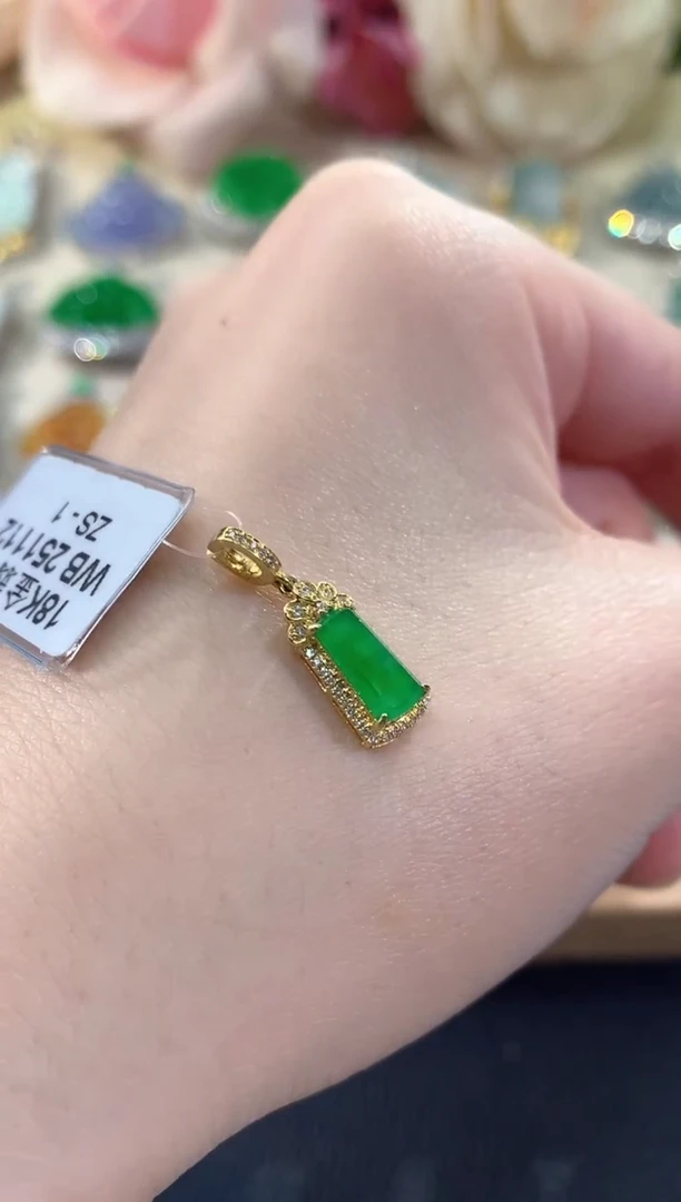 吊坠(不含链)18K金镶嵌翡翠冬日珠宝E16