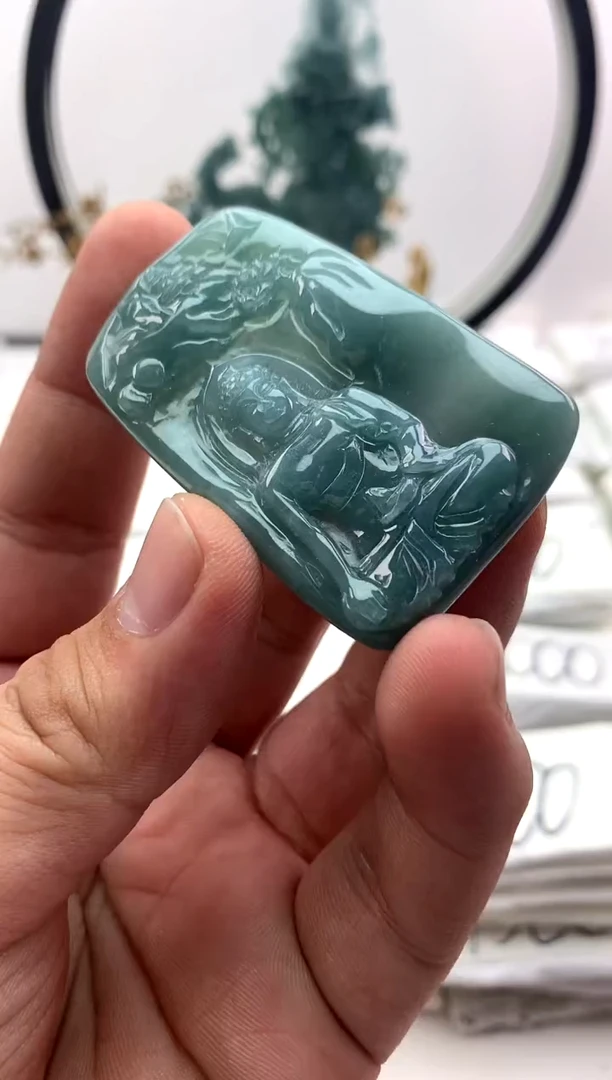 翡翠未镶嵌颈饰阿弥陀佛【品质一般介意慎拍】