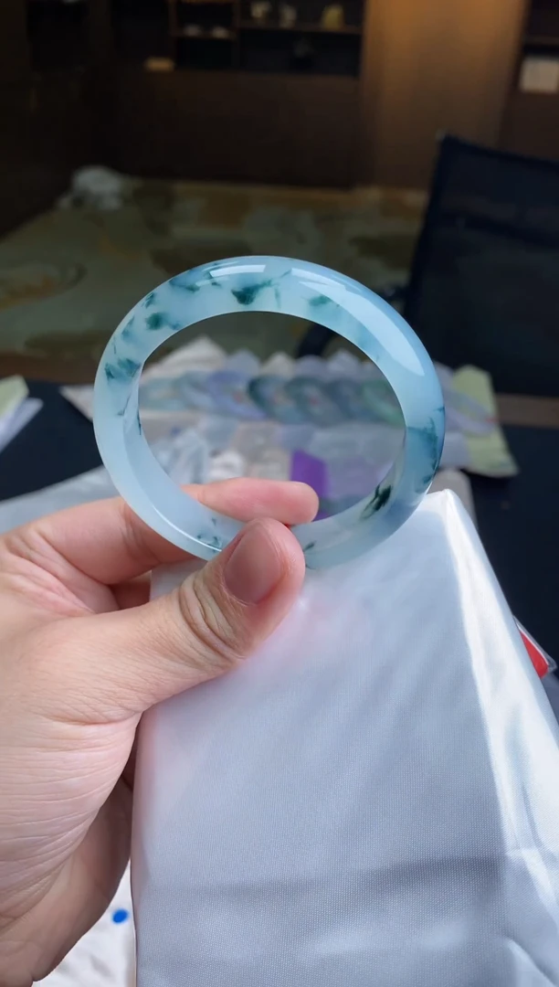 未镶嵌手镯翡翠手镯