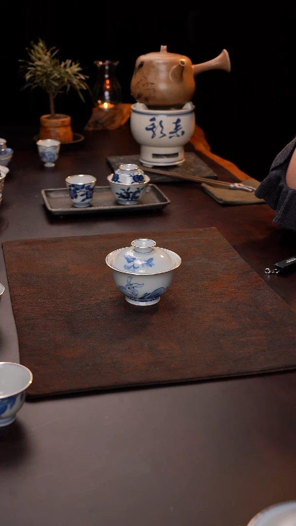 景德镇仿明青花手绘大白兔盖碗三包银口