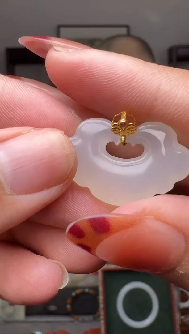 【闪购商品】和田玉挂件18K金镶嵌2333有裂