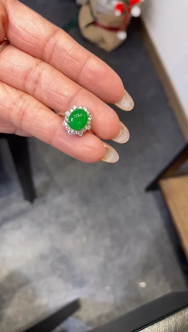 18K金镶嵌戒指翡翠戒指