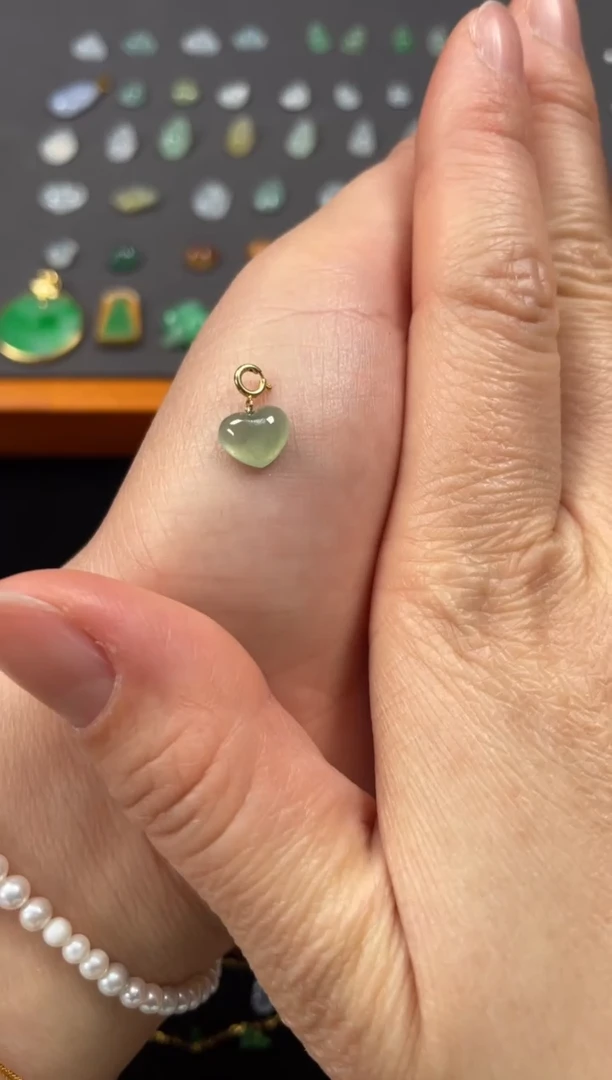 吊坠(不含链)18K金镶嵌翡翠一个JK257