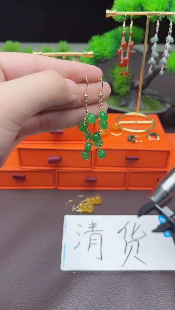 石英质玉（非洲翠）银S925镶嵌耳钉319000