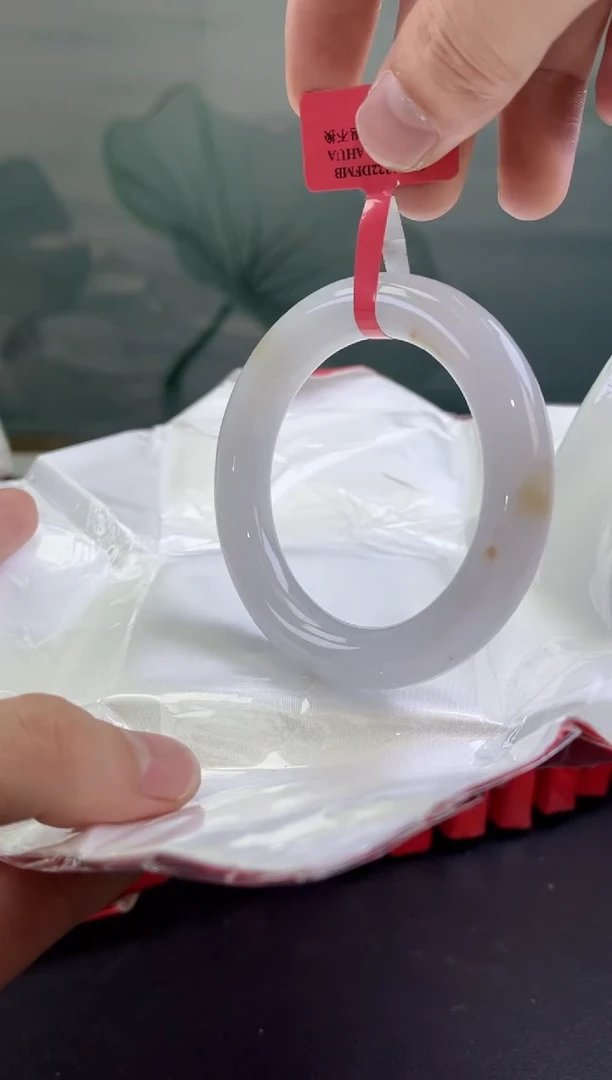 翡翠手镯未镶嵌翡翠手镯