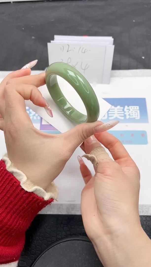 【闪购商品】石英质玉手镯未镶嵌L435-56.1