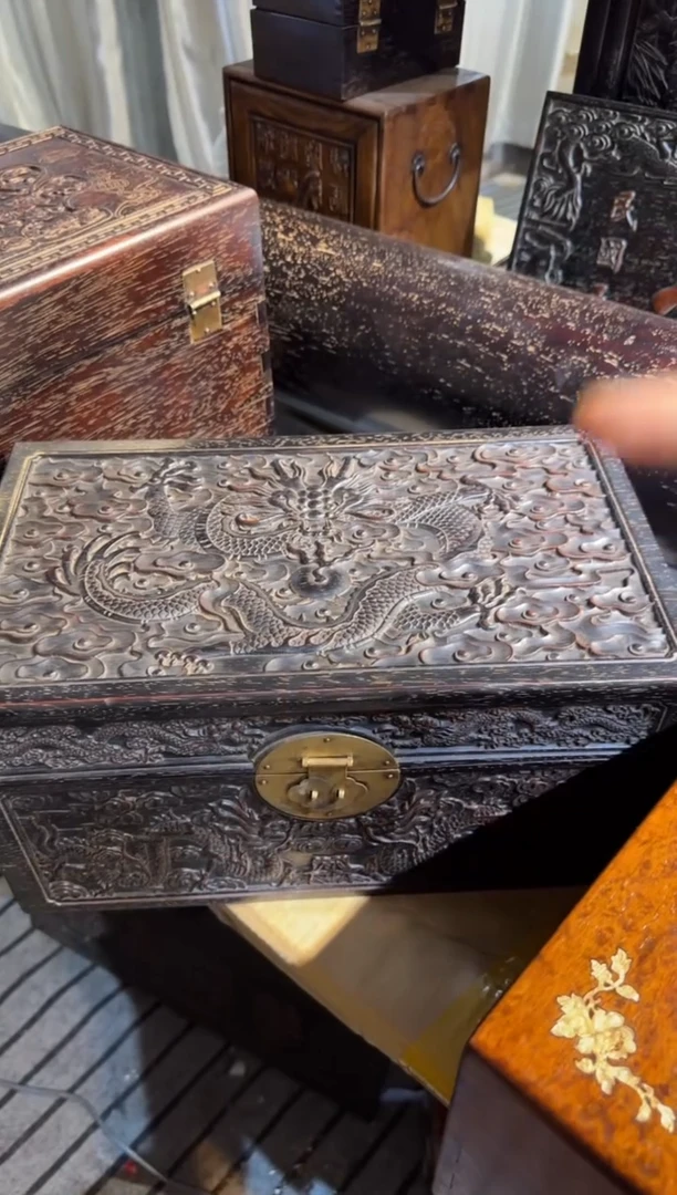 木紫檀雕刻龙箱