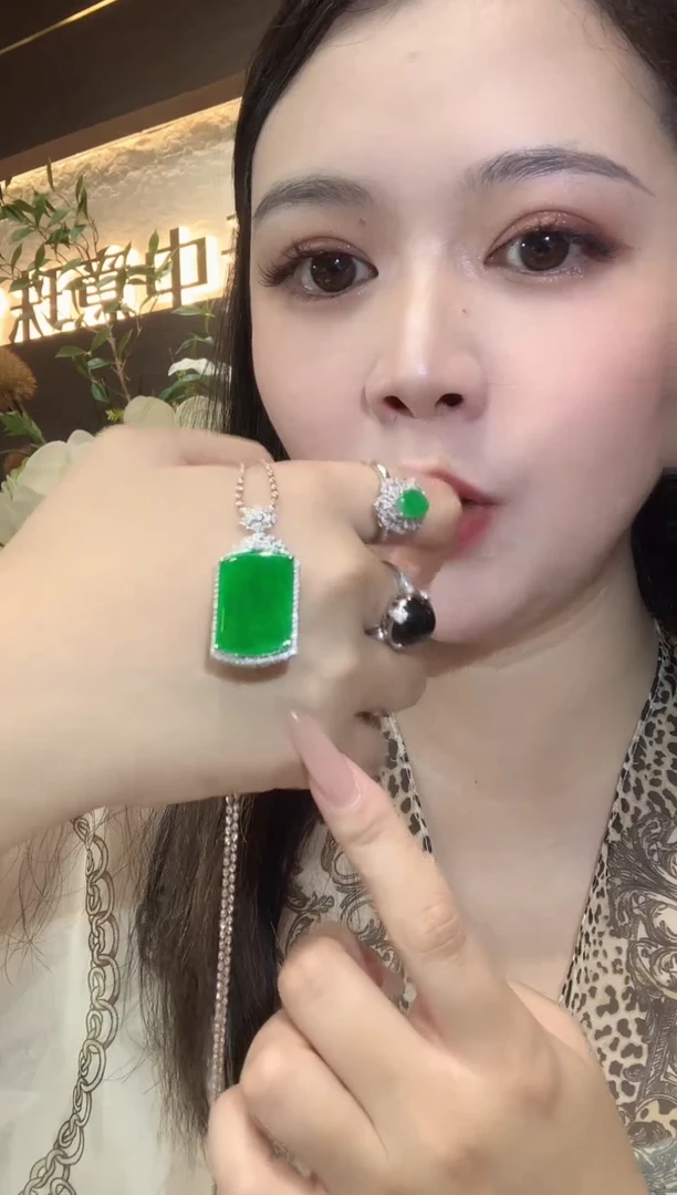 吊坠(不含链)18K金镶嵌翡翠A36