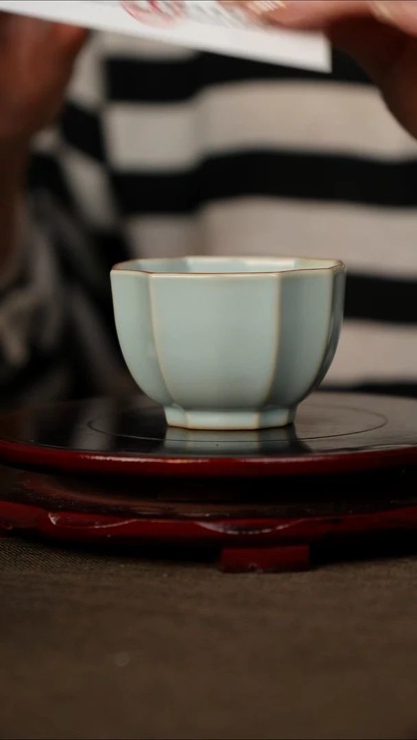 微微瑕 大口径四方葵口杯 无底款