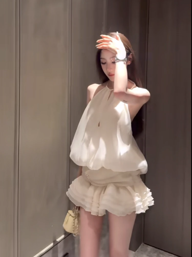 韩系钉珠挂脖无袖连衣裙女别致设计感气质收腰显瘦皱褶蓬蓬短裙潮