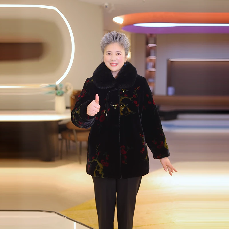 2025新款中老年人女装妈妈冬装加绒加厚保暖大码奶奶装仿貂绒外套