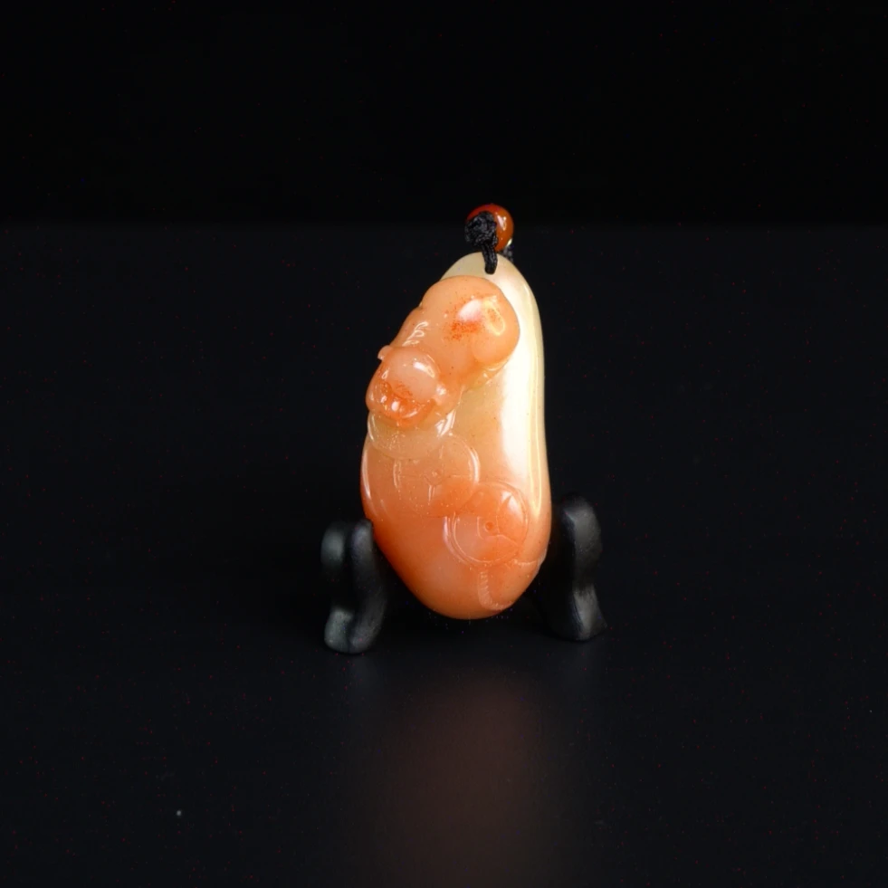 Lot.32.寿山石水洞桃花诸事顺利挂件22.4克4.6x2.4x1.5cm