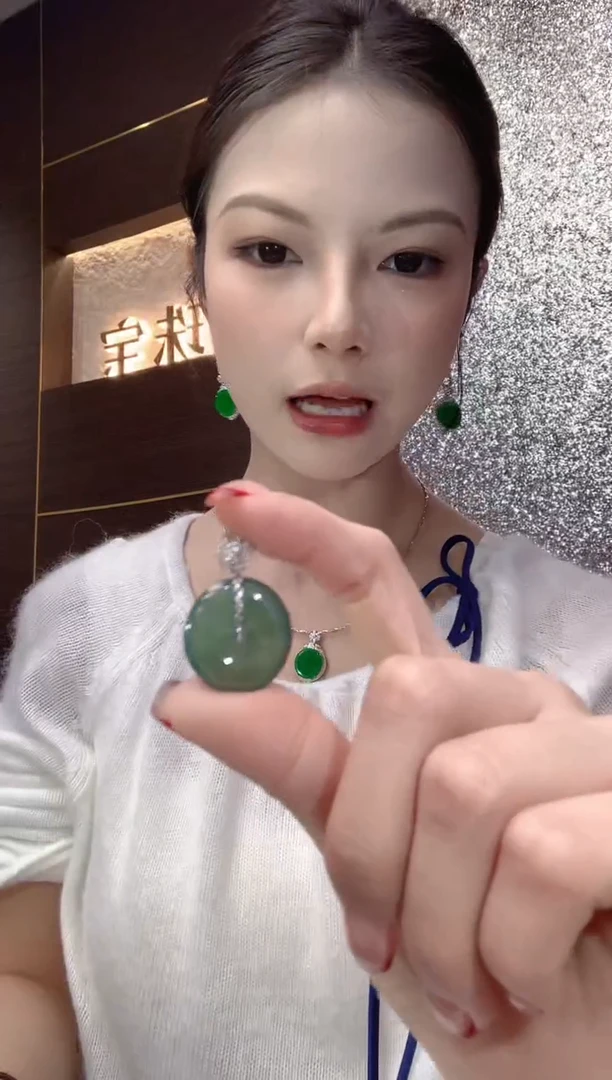 吊坠(不含链)18K金镶嵌翡翠A41