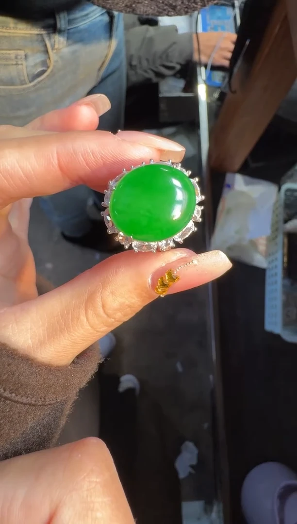 未镶嵌定制翡翠翡翠A货有轻微色差属于正常现象，戒指多样性发货1