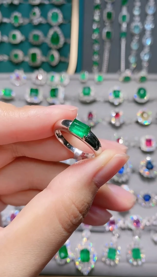 18K金镶嵌18K金戒指祖母绿.