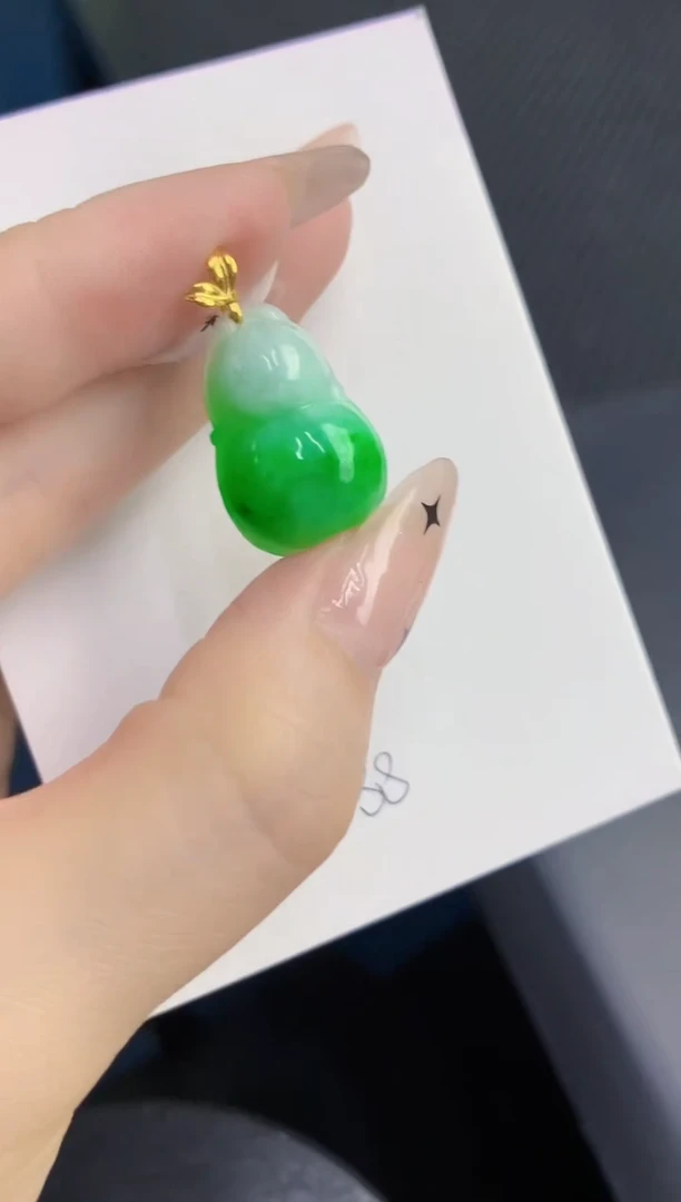 颈饰18K金镶嵌翡翠缅甸天然翡翠A货