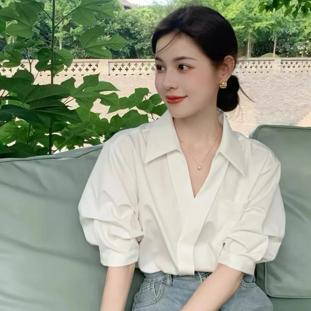 法式百搭V领短袖衬衫女夏季新款小众超好看别致显瘦上衣女士