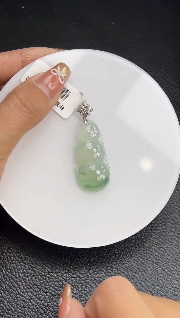 【闪购商品】翡翠颈饰18K金镶嵌YM391-27 豆子