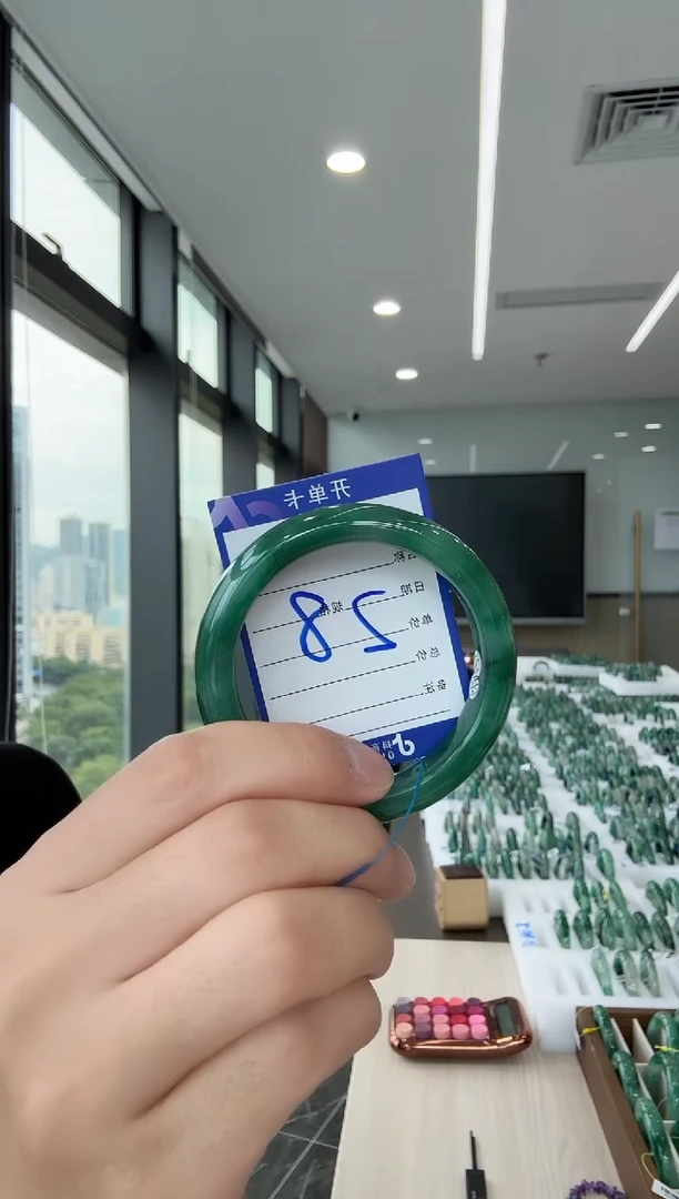 未镶嵌手镯石英质玉（非洲翠）手镯手镯