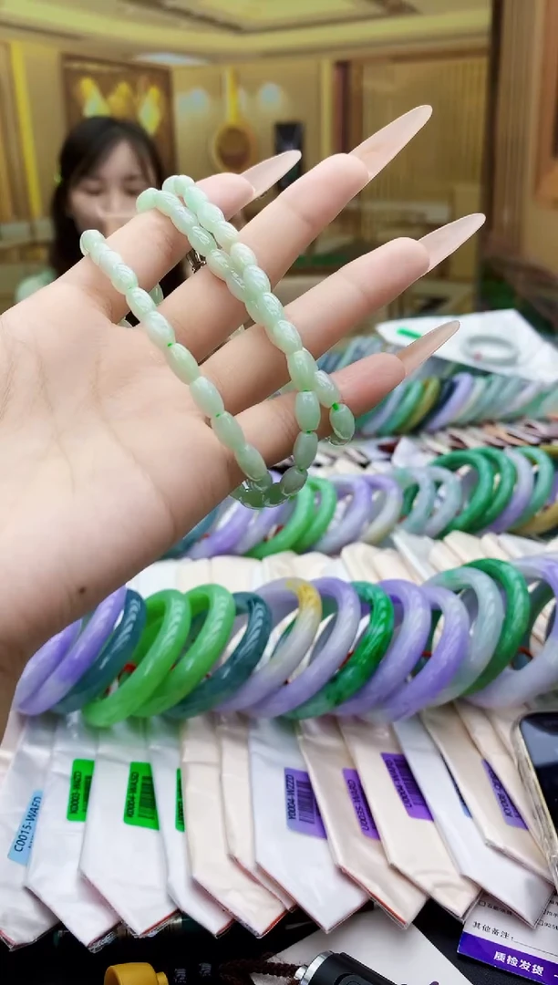 颈饰未镶嵌翡翠多样性发其一