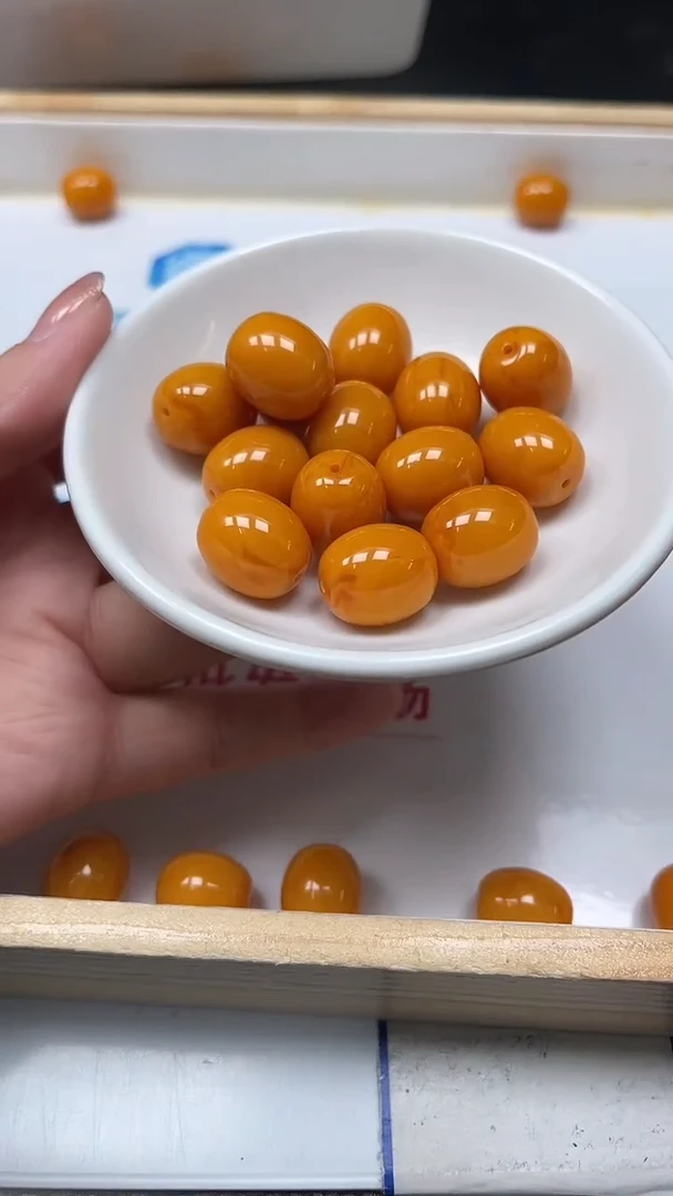 裸石蜜蜡未镶嵌M2011 鸡油黄蜜蜡14*16mm3个8.8元
