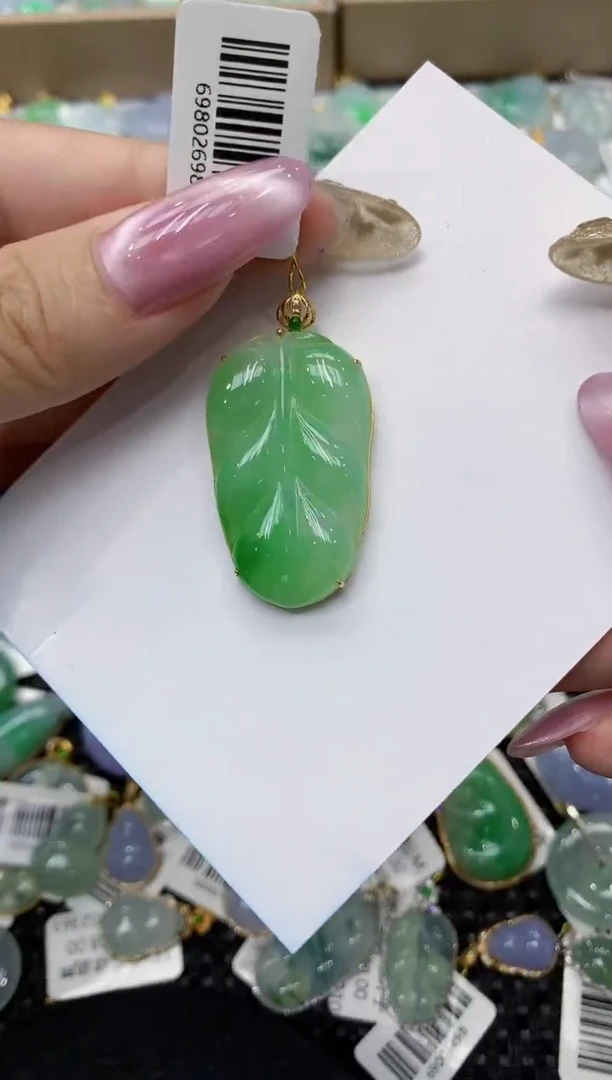 翡翠18K金镶嵌颈饰111111111