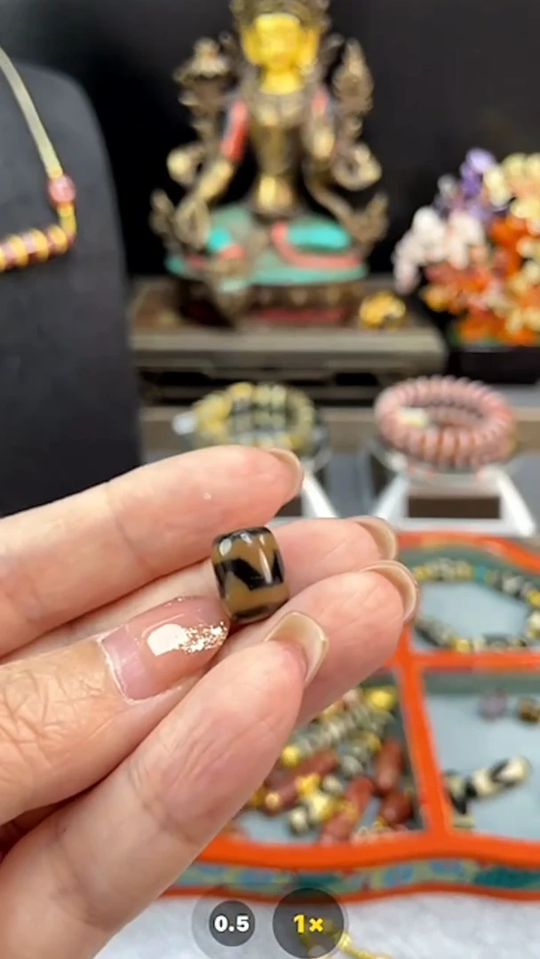 玛瑙/玉髓（覆膜）裸珠未**年黑金虎牙单珠