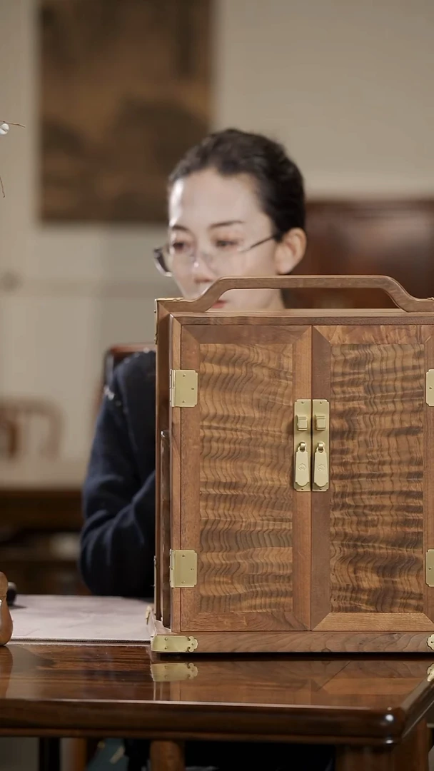 金丝楠水波纹精工提箱