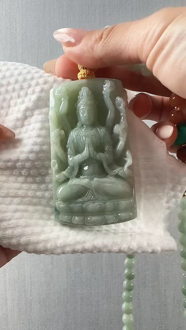 颈饰未镶嵌翡翠千手观音
