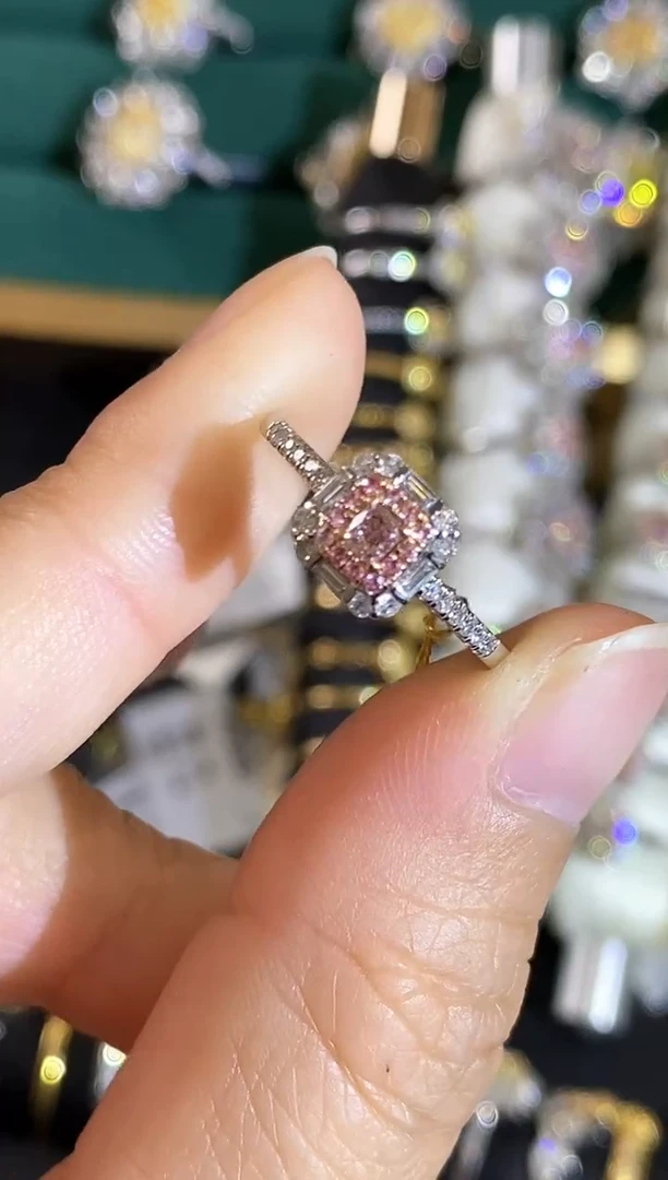 18K金镶嵌戒指钻石戒指