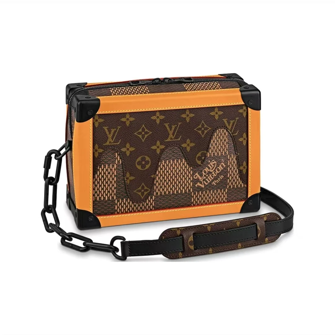 95新 LV Lv联名款盒子包/S69/赠兔子