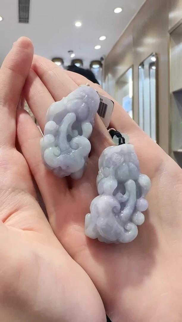 翡翠未镶嵌颈饰?**?72