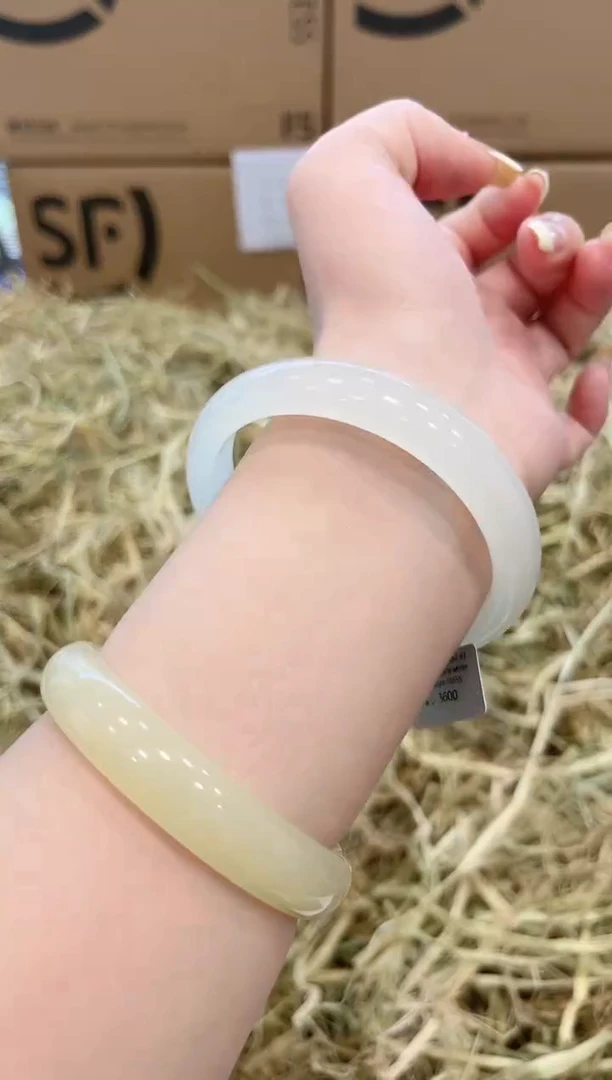 未镶嵌手镯石英质玉H15