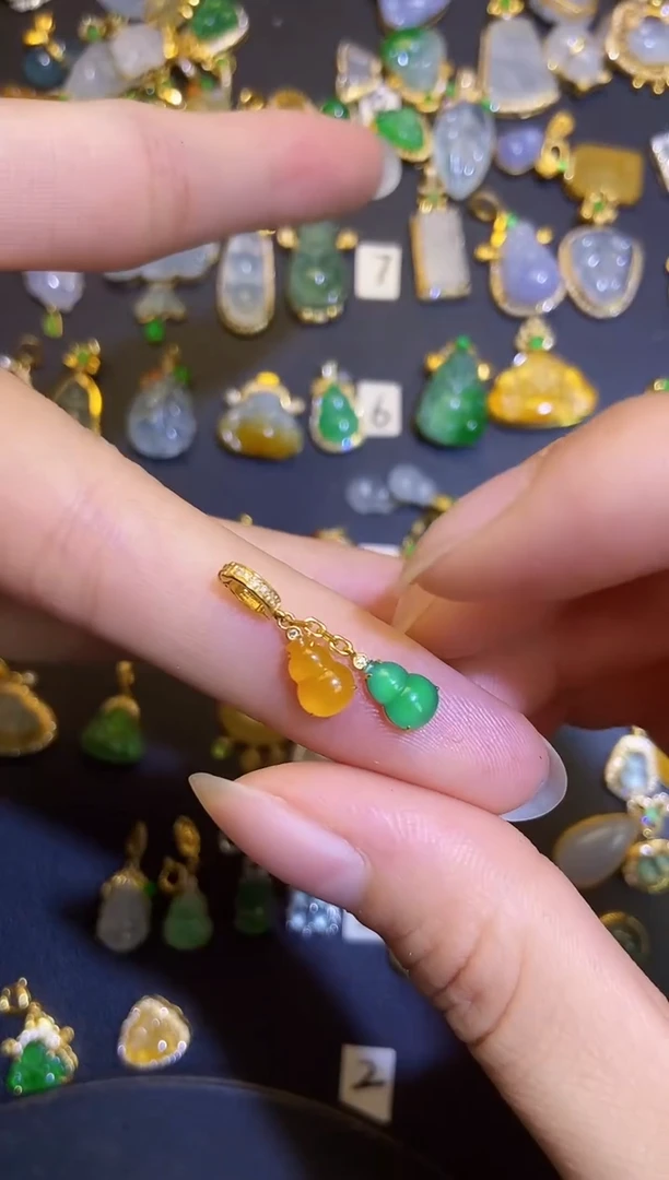 吊坠(不含链)18K金镶嵌翡翠1