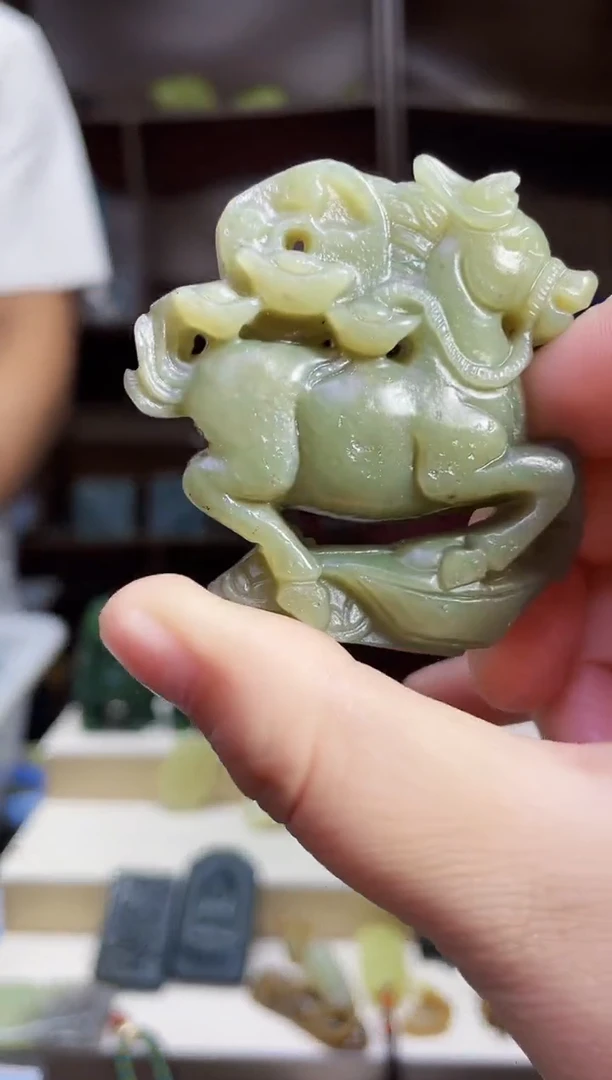 和田玉未镶嵌颈饰1
