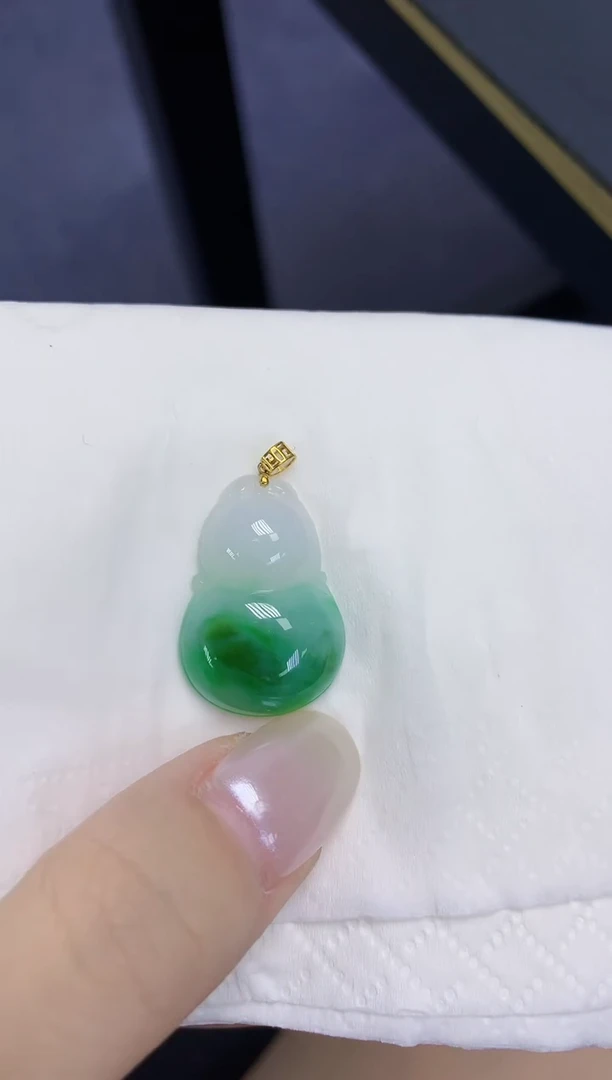 翡翠18K金镶嵌颈饰天然缅甸翡翠A货