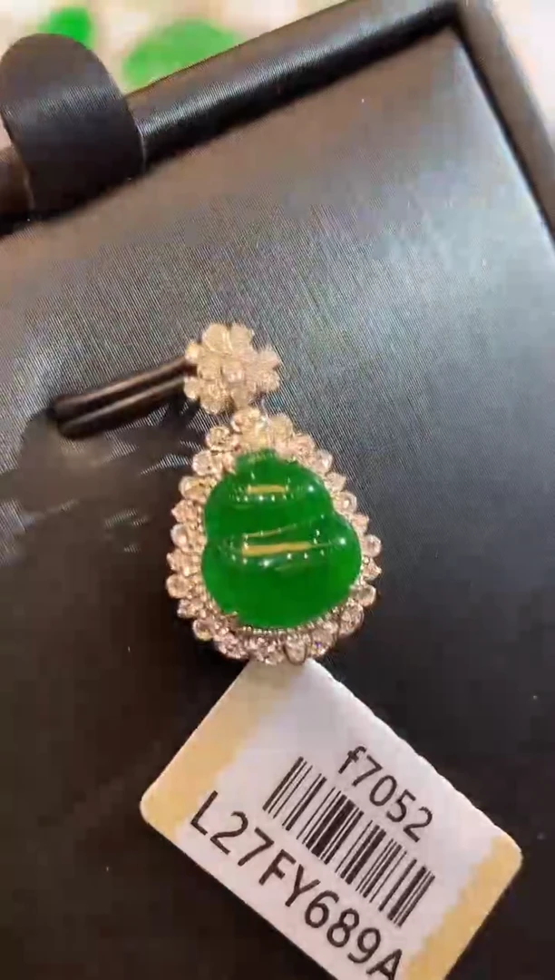 吊坠(不含链)18K金镶嵌翡翠CY7052多样性发其一
