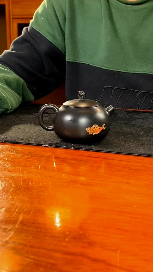 【陶点茶Yun】建水紫陶 刻填壶 可爱小鱼