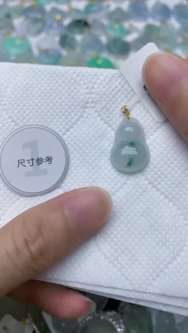 颈饰18K金镶嵌翡翠天然A货翡翠