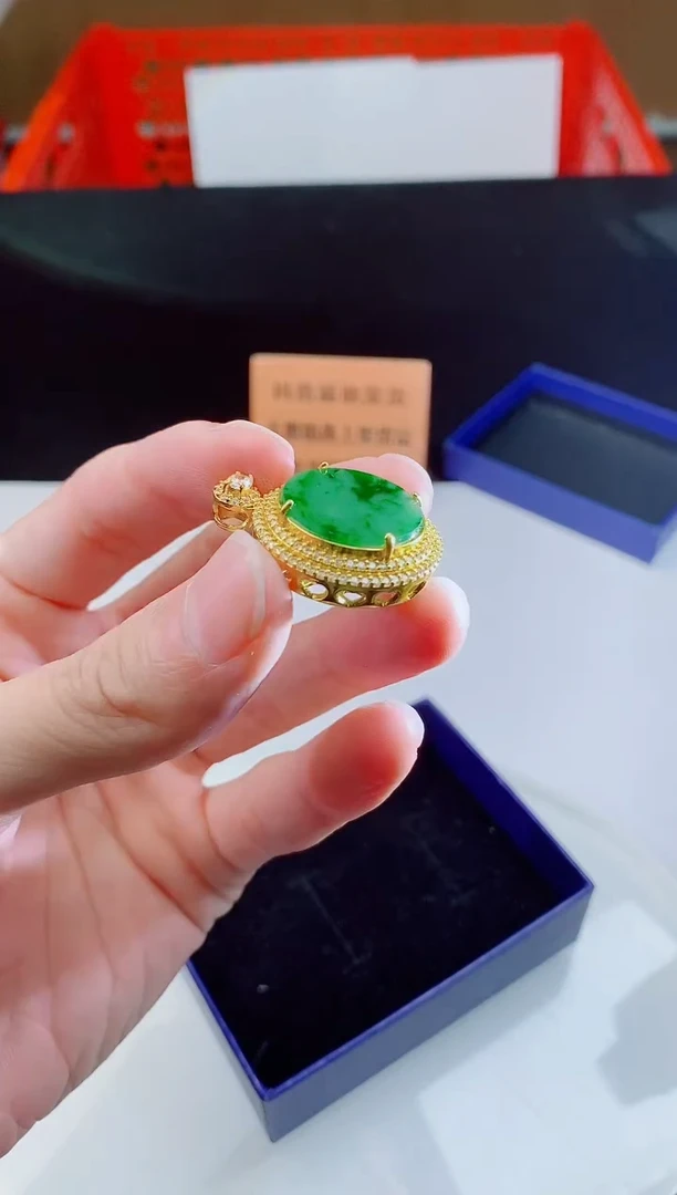 颈饰未镶嵌翡翠     ·
