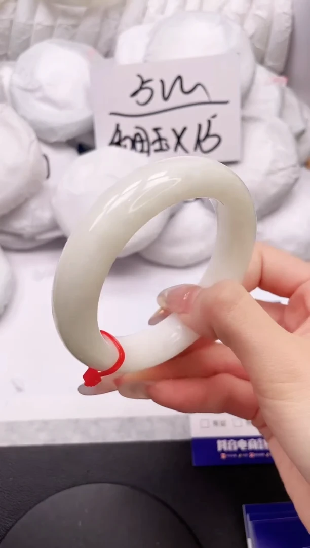 【闪购商品】和田玉手镯未镶嵌16K393-56