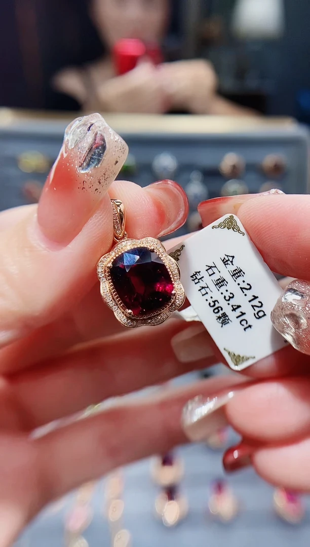 颈饰18K金镶嵌碧玺3.41.