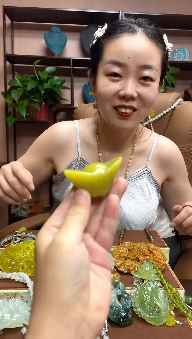 岫玉未镶嵌吊坠·