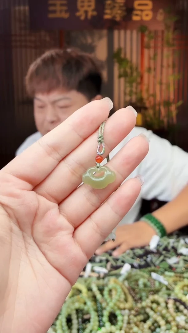 和田玉未镶嵌颈饰拍一发一