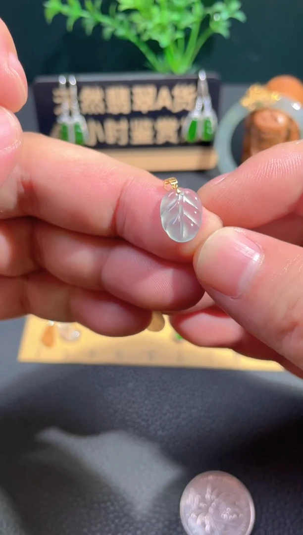 颈饰18K金镶嵌翡翠10