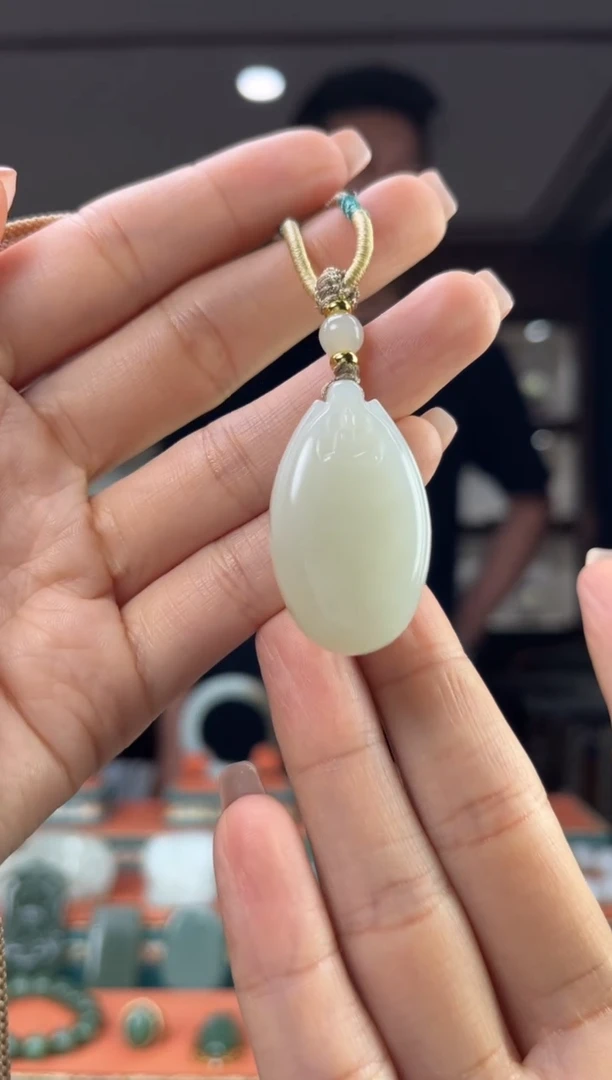 和田玉未镶嵌颈饰佩佩