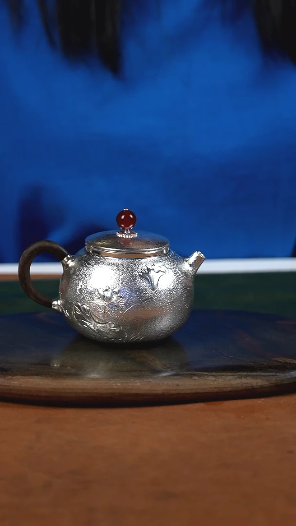 手工锤纹莲花泡茶壶