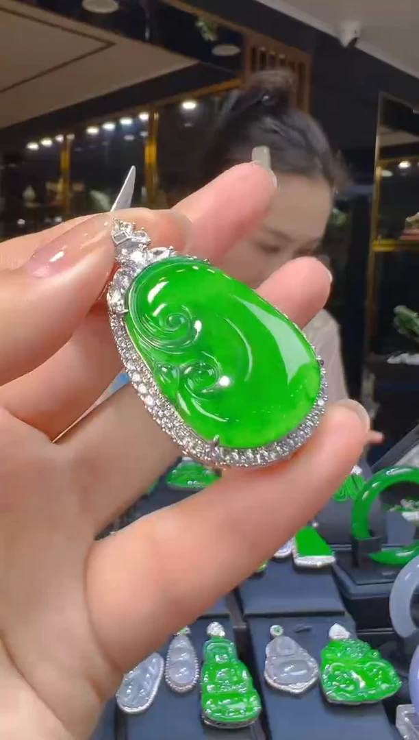 吊坠(赠链)银S925镶嵌翡翠008（多样性发其一）