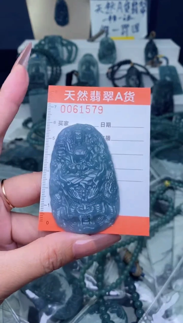 翡翠未镶嵌颈饰