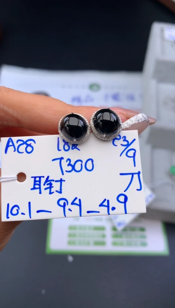 18K金镶嵌翡翠耳饰挂件